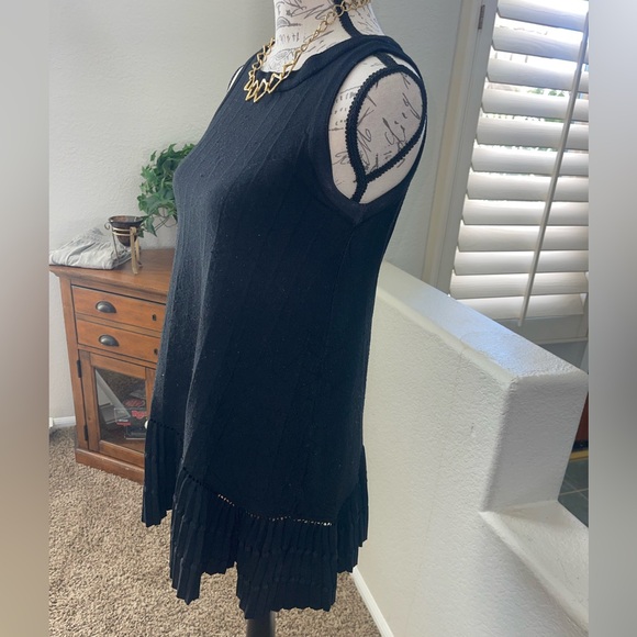 CAARA knit like black sleeveless top - Picture 3 of 7